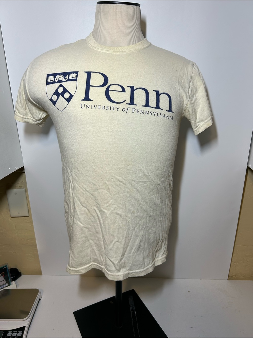 University of Penn Cream Logo T-Shirt vintage yikes small 1990s
